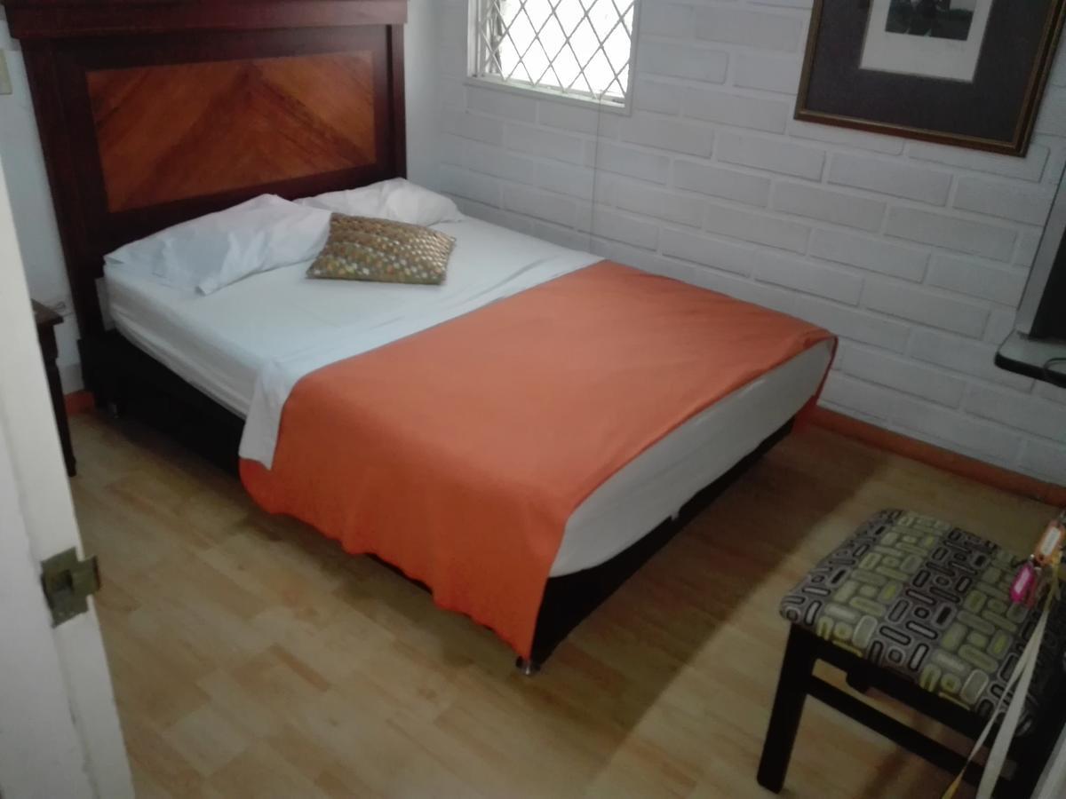 Spring City Hostel Медельїн Екстер'єр фото