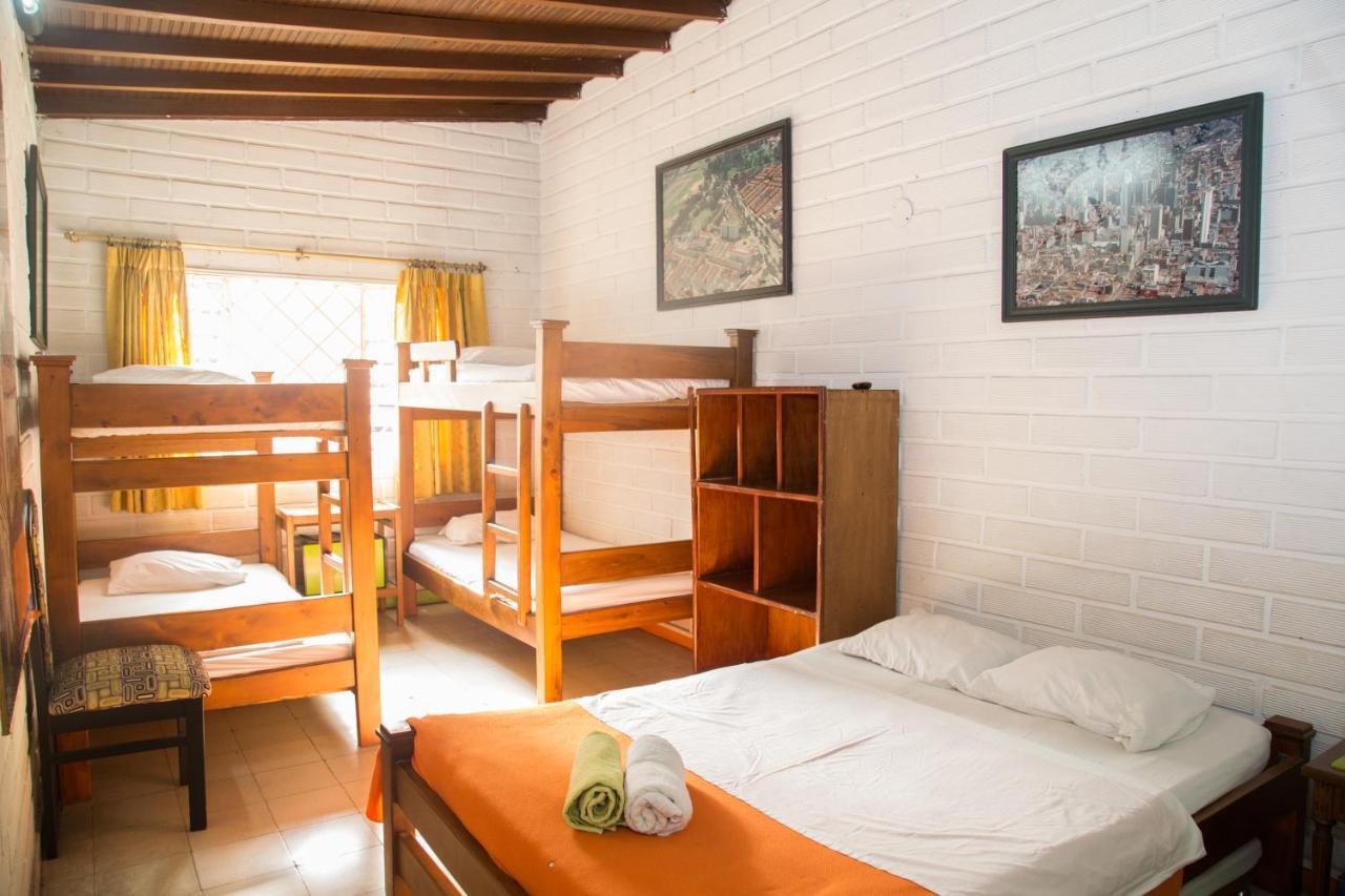 Spring City Hostel Медельїн Екстер'єр фото