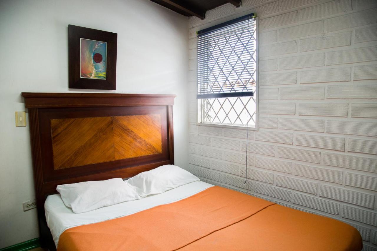 Spring City Hostel Медельїн Екстер'єр фото